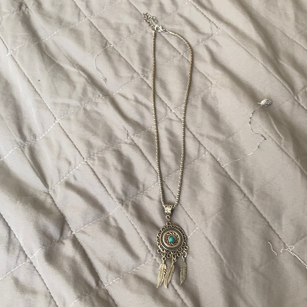 Necklace good quality it is fake